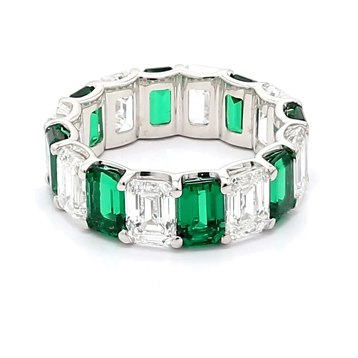 Lab-Grown Emerald-Cut Diamond Band