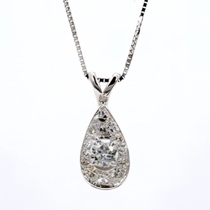 White gold 18k tear drop pendant