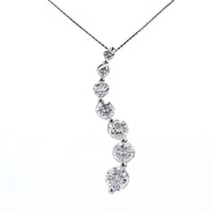 White gold 14k 7 round diamond pendant