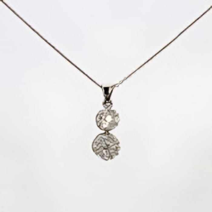 White gold 14k cluster round diamonds pendant