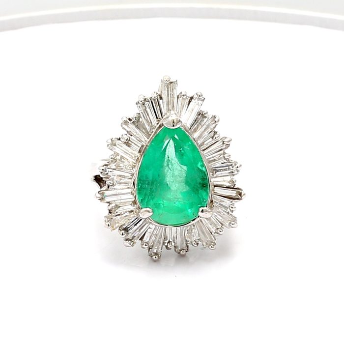 14K White Gold Pear Emerald and Baguette Diamond Ring, 2.59 ct tw