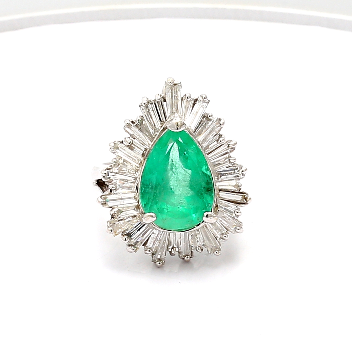 14K White Gold Pear Emerald and Baguette Diamond Ring, 2.59 ct tw
