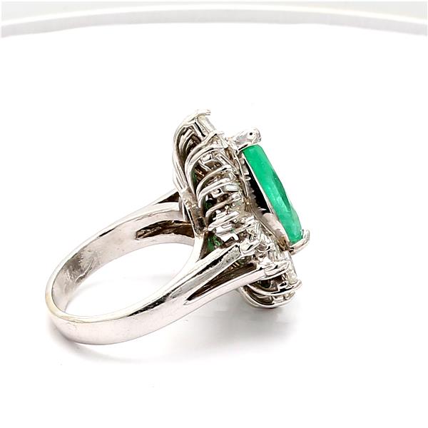 14K White Gold Pear Emerald and Baguette Diamond Ring, 2.59 ct tw