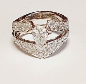 18K White Gold Pear Diamond Ring