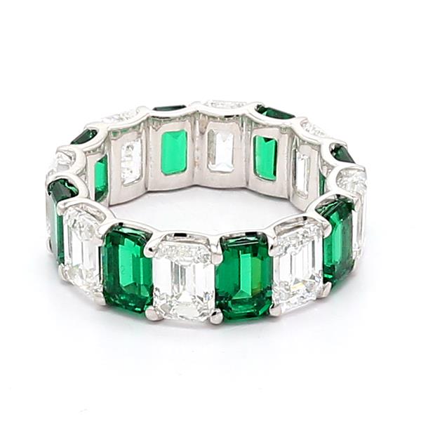 Lab-Grown Emerald-Cut Diamond Band