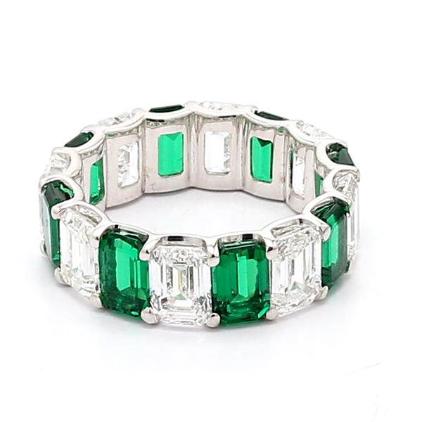 Lab-Grown Emerald-Cut Diamond Band – view 2