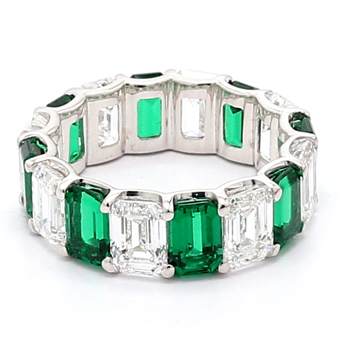 Lab-Grown Emerald-Cut Diamond Band
